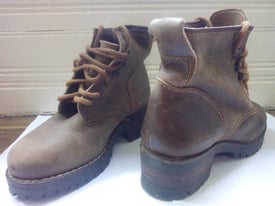 Brown boots, size 2