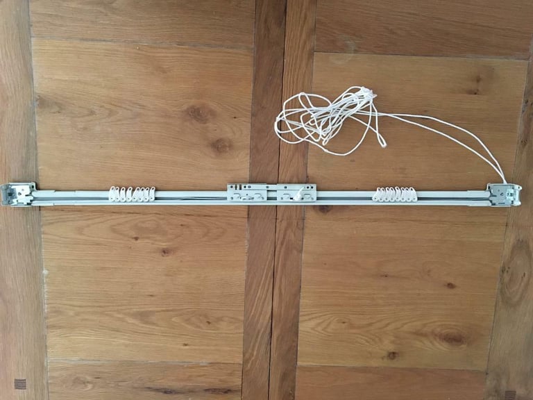 image for Extendable Curtain Rail / Pole