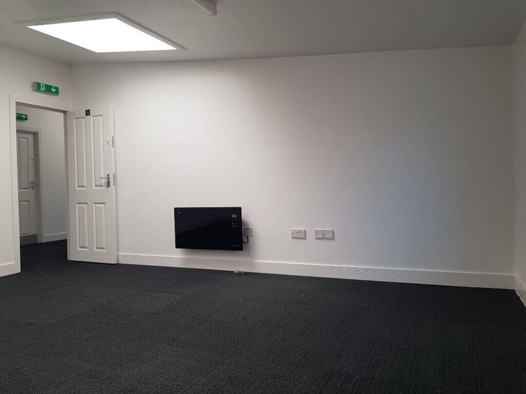 LUXURY OFFICE TO LET - VERY CLOSE TO STATION :)
