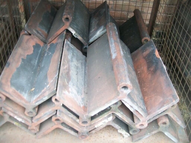RIDGE TILES ROOF RIDGE RECLAIMED ROOF RIDGES LOTS OFF VARIOUS TYPES 
