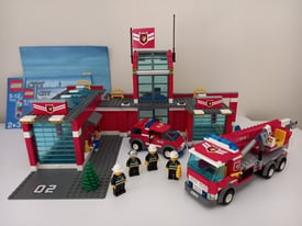 LEGO City: 7945-1 FIRE STATION (2007) Complete