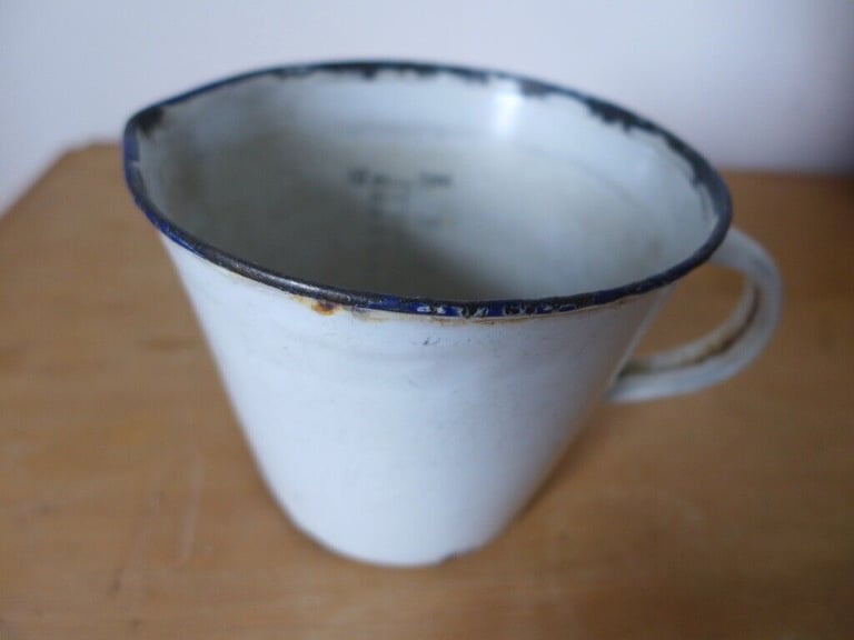 Collectible/Collectable Kitchenalia: Vintage Enamel Measuring Jug. One pint capacity.