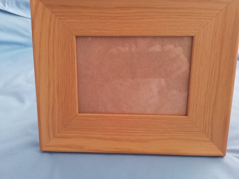 PHOTO FRAME for 5 x 7ins photo. Quality, light-oak frame. New cond.