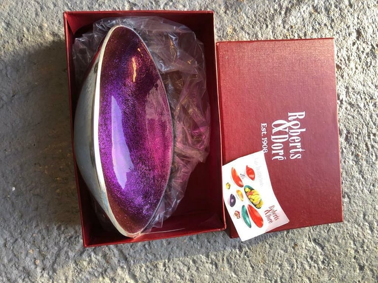 New boxed Robert & Dore oval shape enamel bowl. purple/mauve.