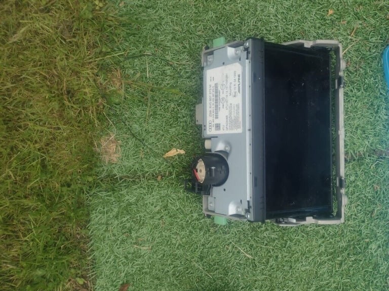 AUDI A3 8V MULTIMEDIA SCREEN SAT NAV DISPLAY FOLDING 8V0857273 M