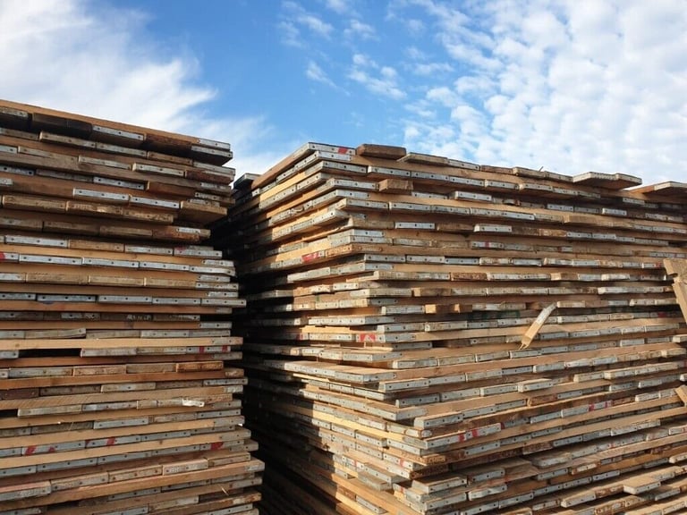 13' NEW @ £15 & 13' USED @ £10- SCAFFOLD BOARDS - HIGH QUALITY- GRADED & BANDED