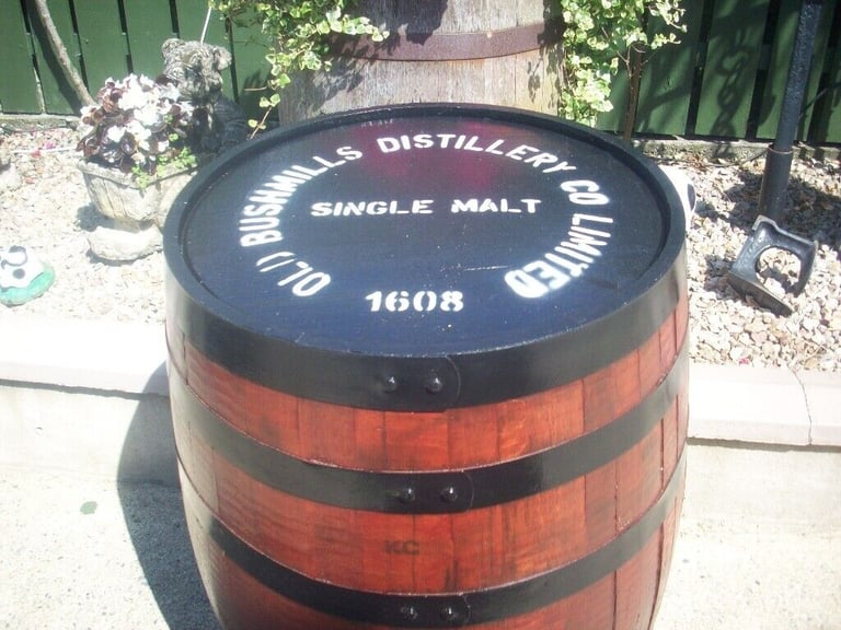 PAINTED TOP GRADE WHISKEY BARRELS WITH LOGO