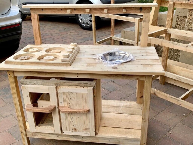Handmade Children’s Outdoor Toy Mud Kitchen 