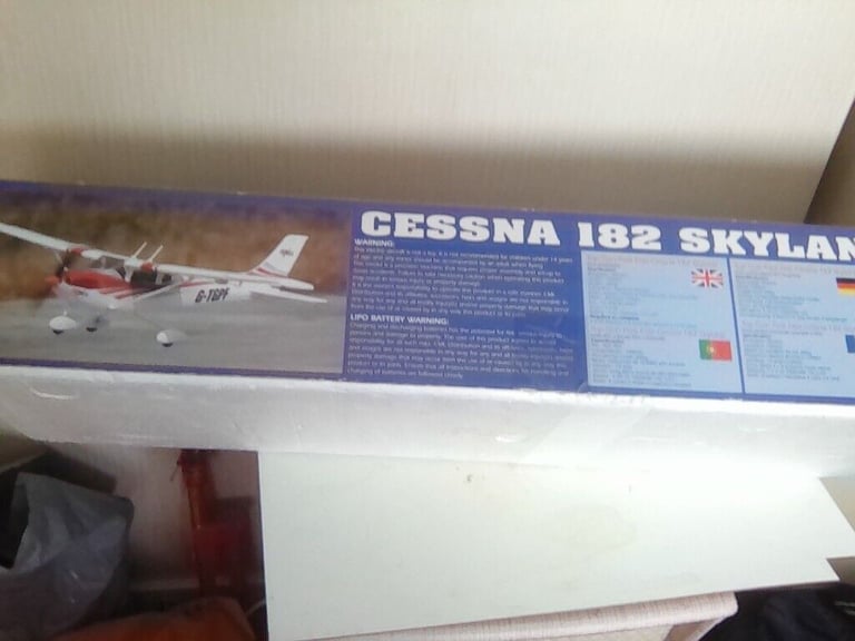 Parkflight Cessa 182 SkyLane  RTF 2.4ghz R/C Plane.