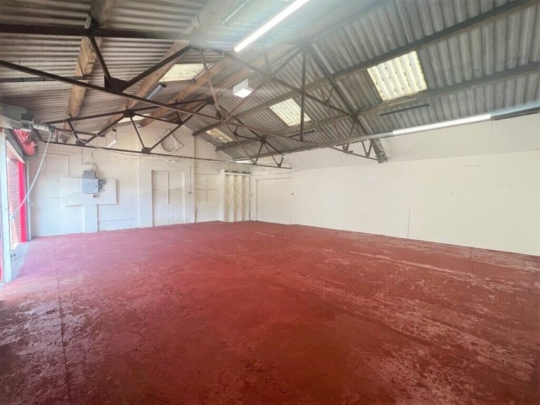 Suitable for Car Restorations / Body Work. Unit to let in Oswestry near Wrexham. NO DEPOSIT. 
