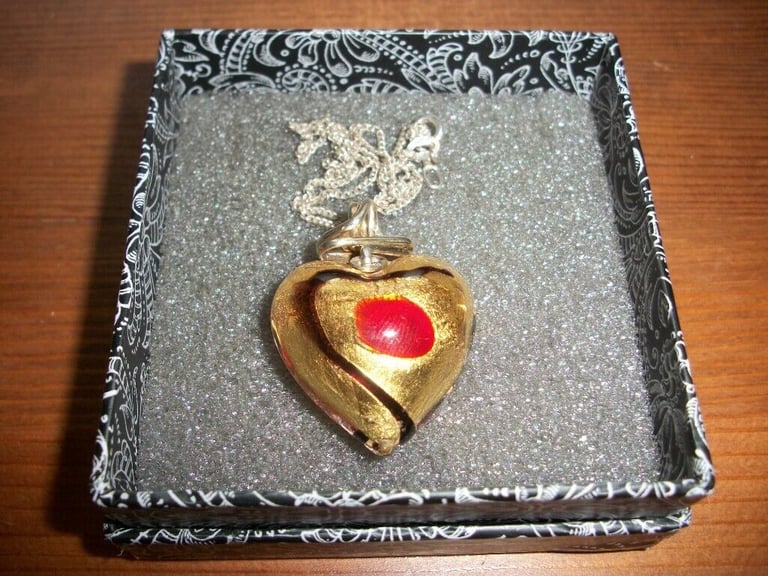 image for BRAND NEW SILVER HEART PENDANT
