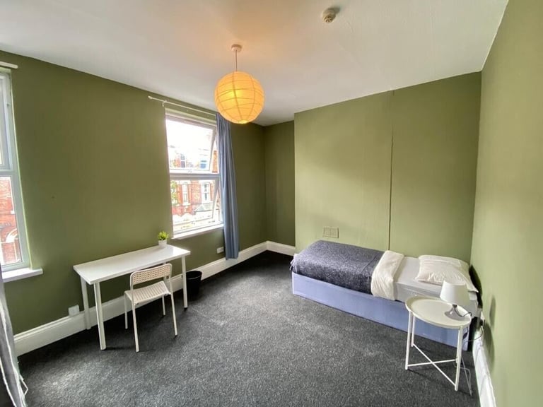 SINGLE & DOUBLE ROOMS SHARED HOUSE, BILLS INCLUDED, HYSON GREEN AREA,UC, BENEFITS ACCEPTED 