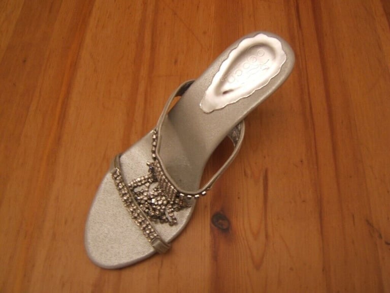 image for Ladies Sandals Size 6. Ladies Dress Sandals, Silver with Diamantes, Glamorous, NEW Clearance!