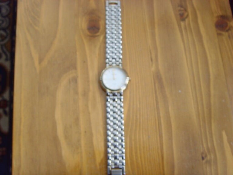 Man's or Ladies midsize quartz Vele Valee wristwatch
