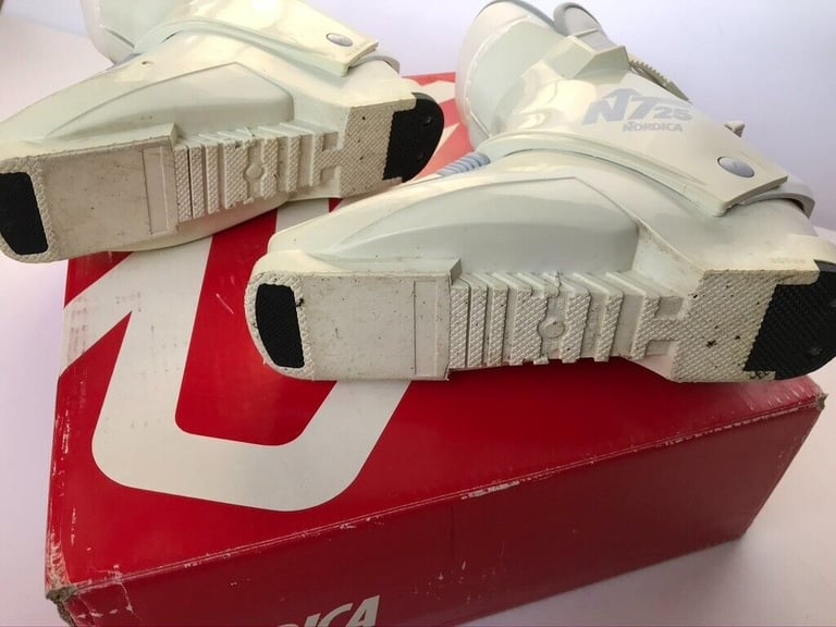 Vintage Ladies Ski Boots Size 6 In Original Box