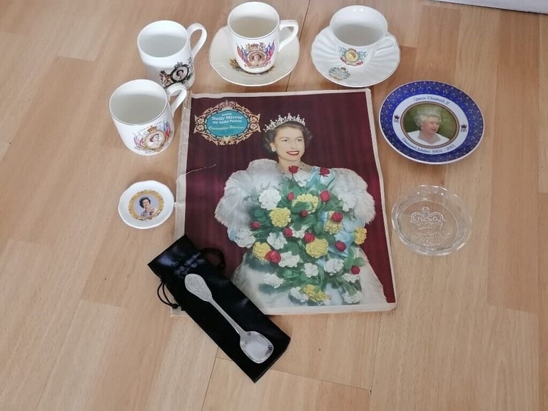 Royal Memorabilia Lot : 10 × Collectible E ll R 1953 - 2002 Commemorative Items 