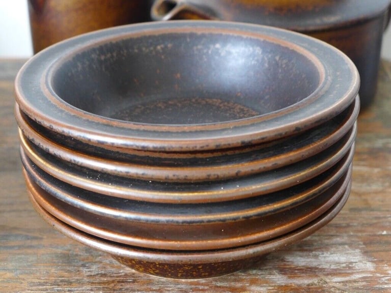 Job lot of 32 pieces of VINTAGE 1960s FINNISH ARABIA WARE. Oven and dishwasher proof.