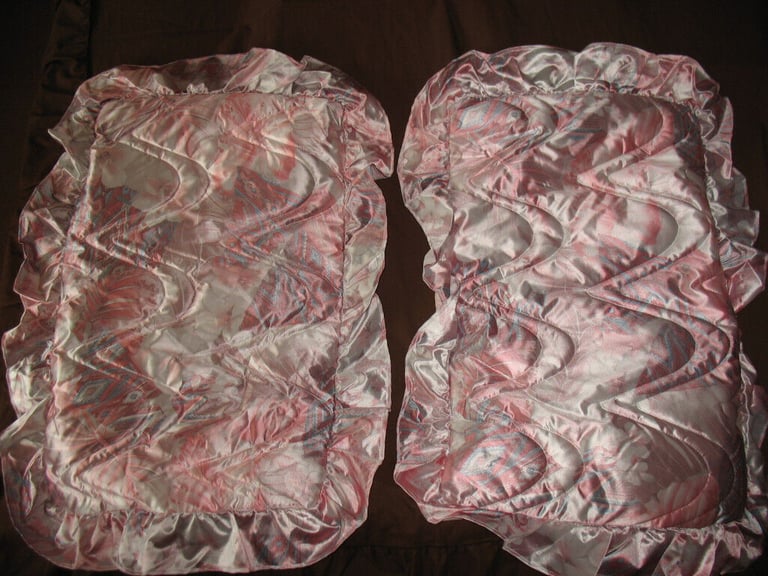 Day cover / bed spread, bedlinen, double bed, pink, skirt, 2 pillow shams, polyester