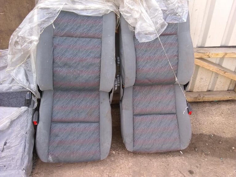 ROVER 25 SEAT SET NEW OLD STOCK