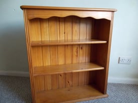 Pine chunky bookcase with 2 adjustable shelves