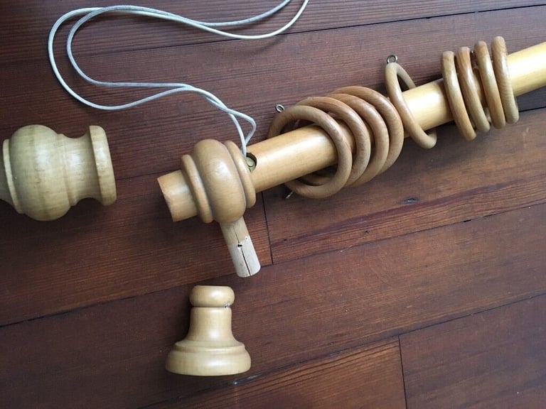Oak/ Pine Curtain Pole complete with brackets, finials, curtain rings. Adjustable 250cm max length
