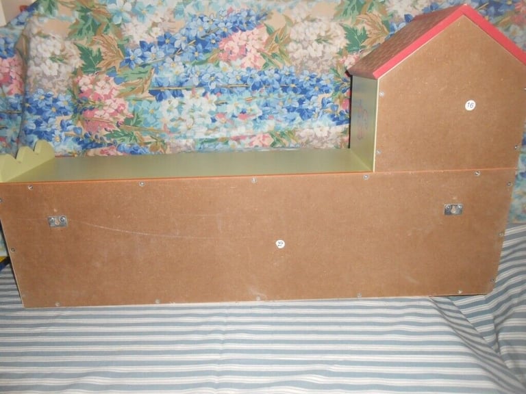 Vertbaudet Katherine Roumanoff book / storage shelf 