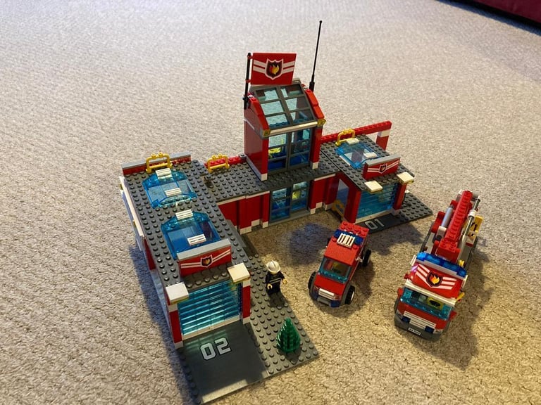 Lego fire station and vehicles 7945