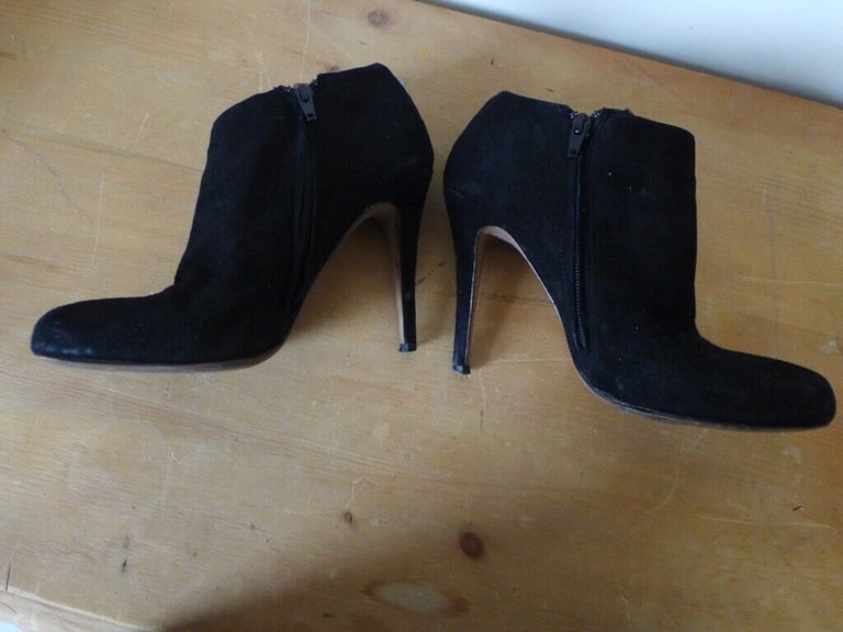 ALDO Black Suede Short Ankle Boots. Stiletto Heels. Size: EU 40, UK 7. Very clean and smart.