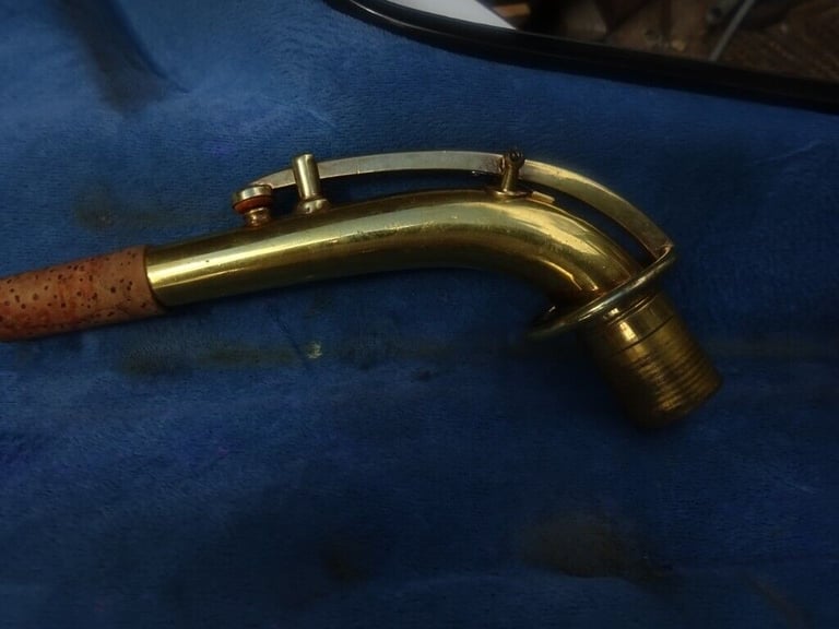 beuscher tru tone alto saxaphone,gold plated.