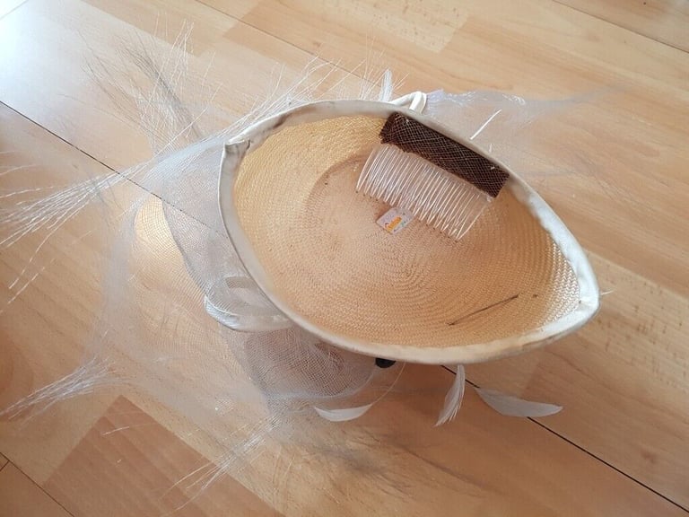 Beautiful Headpiece/ Hair comb for Wedding, Occasion, Ascot *LIKE NEW*