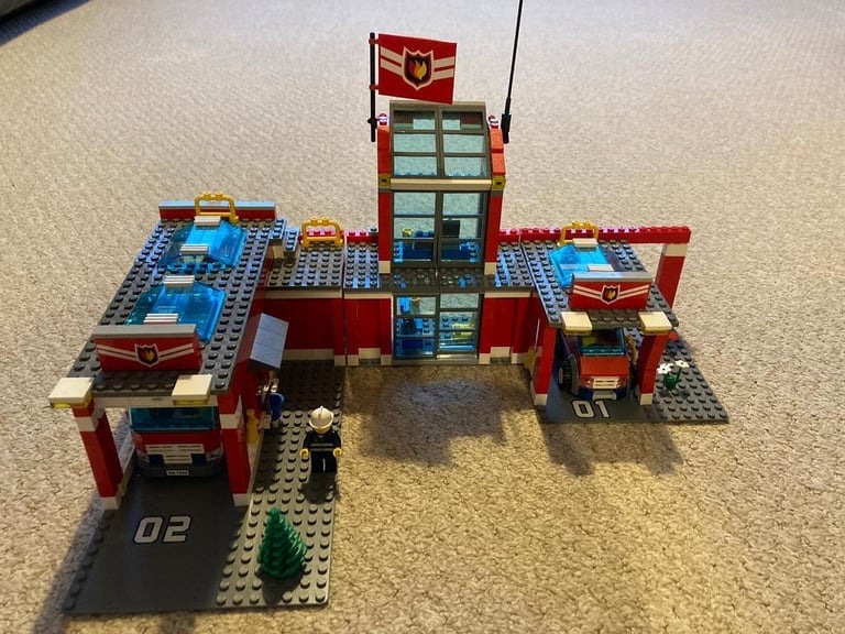 Lego fire station and vehicles 7945
