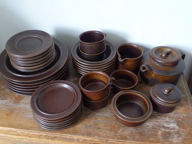 Job lot of 32 pieces of VINTAGE 1960s FINNISH ARABIA WARE. Oven and dishwasher proof.