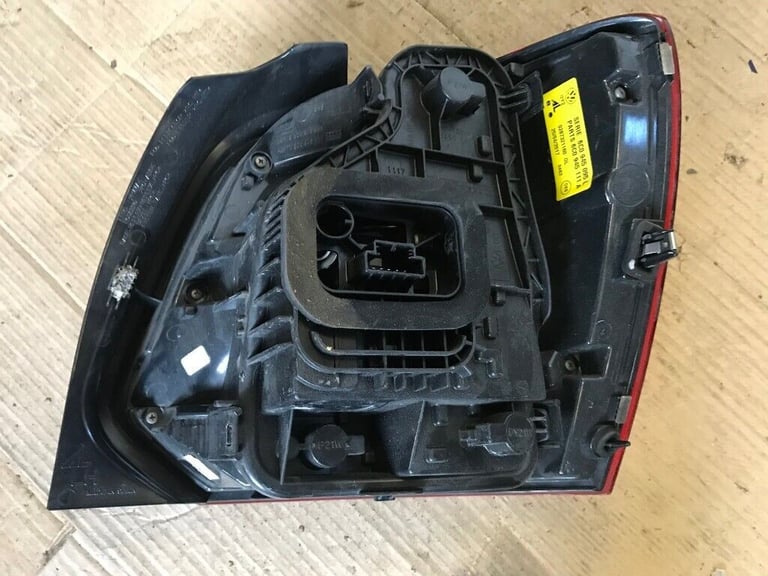 VOLKSWAGEN VW POLO 6C NSR  PASSENGER SIDE REAR LIGHT LAMP   (2014-2017)