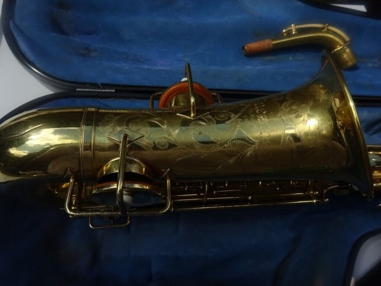 beuscher tru tone alto saxaphone,gold plated.