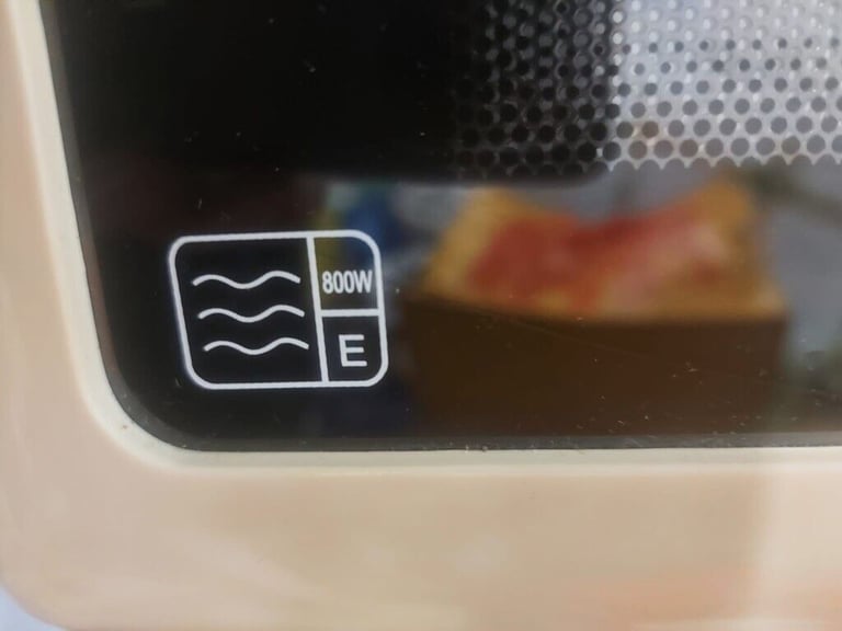 SWAN RETRO MICROWAVE 