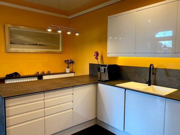 Kitchen Units – BRAND NEW- High White Gloss Handleless