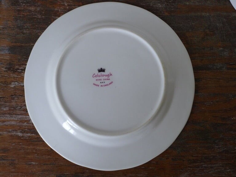 Six pieces of matching vintage COLCOUGH BONE CHINA. Believe ANGELA pattern