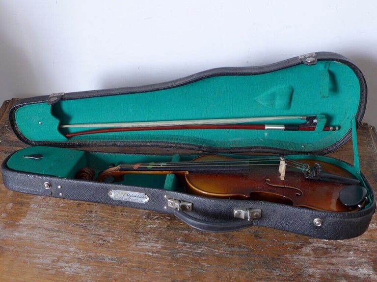 Chinese Skylark VIOLIN and BOW. Size 1/8th. In original case.