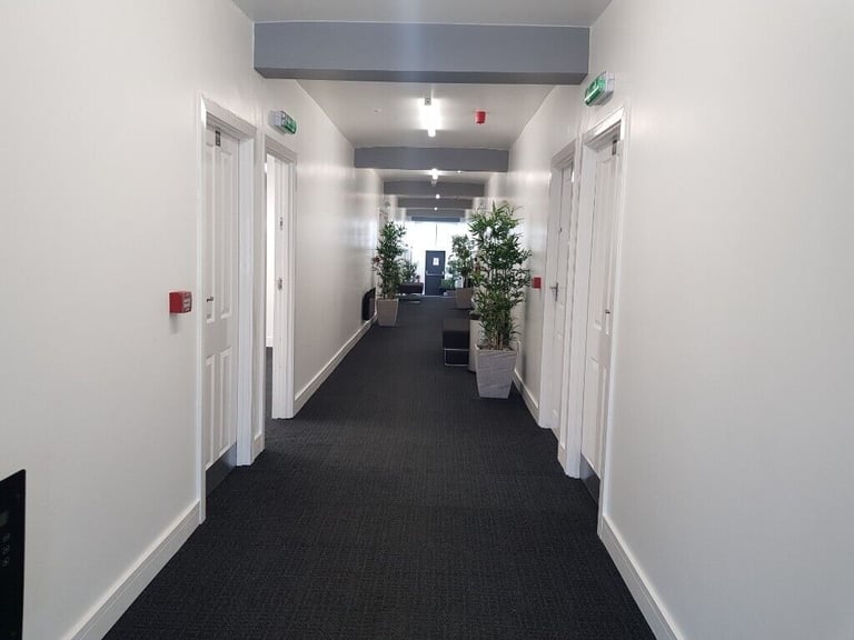 LUXURY OFFICE TO LET - VERY CLOSE TO STATION :)