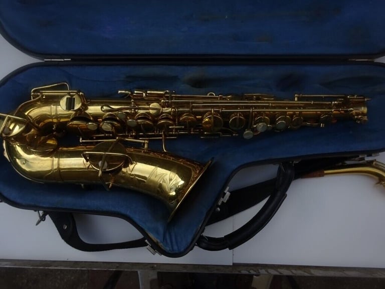 beuscher tru tone alto saxaphone,gold plated.
