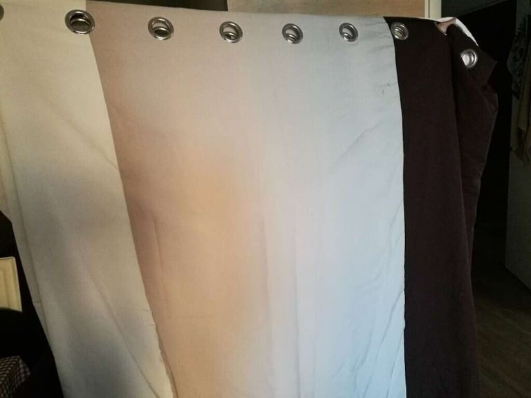 image for Curtain to sale in almost new condition 