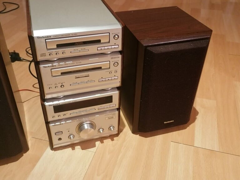 Vintage TECHNICS HI FI STEREO STACK COMPLETE SYSTEM HD 51. Silver with Walnut Finish. 