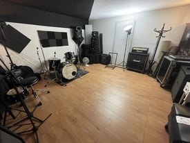 Music rehearsal studios hire monthly for bands and music producers London Manor House N4