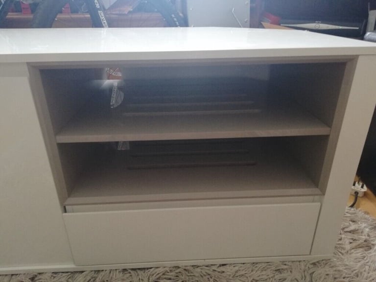 White gloss TV unit