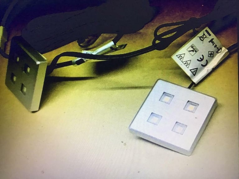SENSIO PLINTH 4 x LED SQUARE LIGHT KIT WITH TRANSFORMER COOL WHITE NEW IN BOX 
