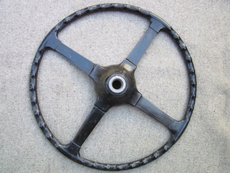 VINTAGE GENUINE JAGUAR STEERING WHEEL - Possibly removed from a XK140