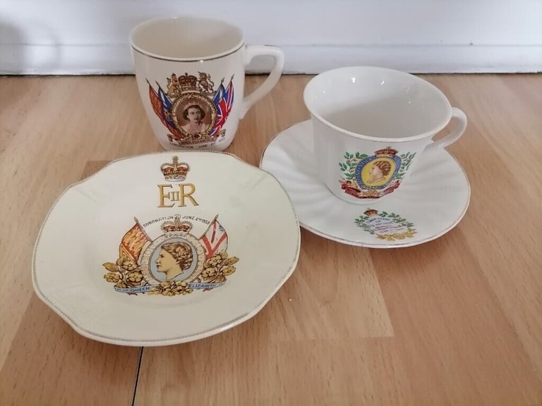 Royal Memorabilia Lot : 10 × Collectible E ll R 1953 - 2002 Commemorative Items 