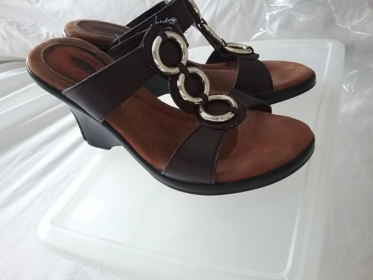 image for Sandals size 5 brown leather 