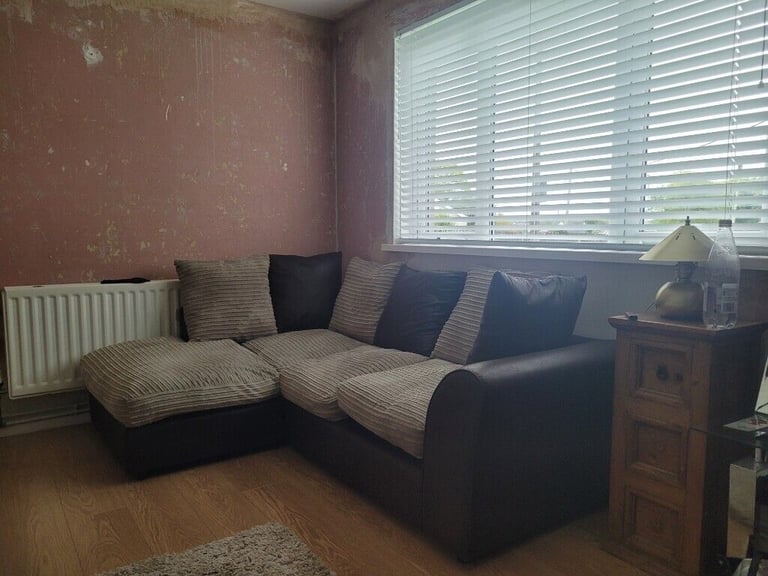 Immaculate right side corner sofa for sale.