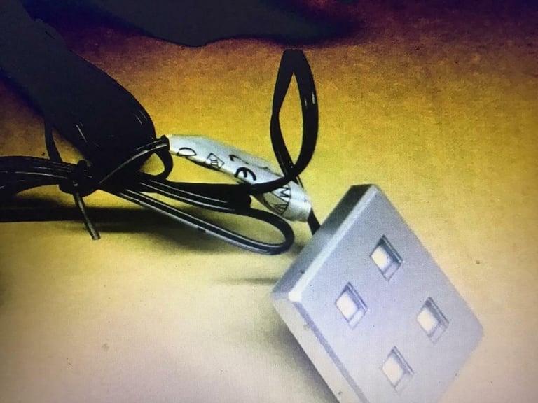 SENSIO PLINTH 4 x LED SQUARE LIGHT KIT WITH TRANSFORMER COOL WHITE NEW IN BOX 